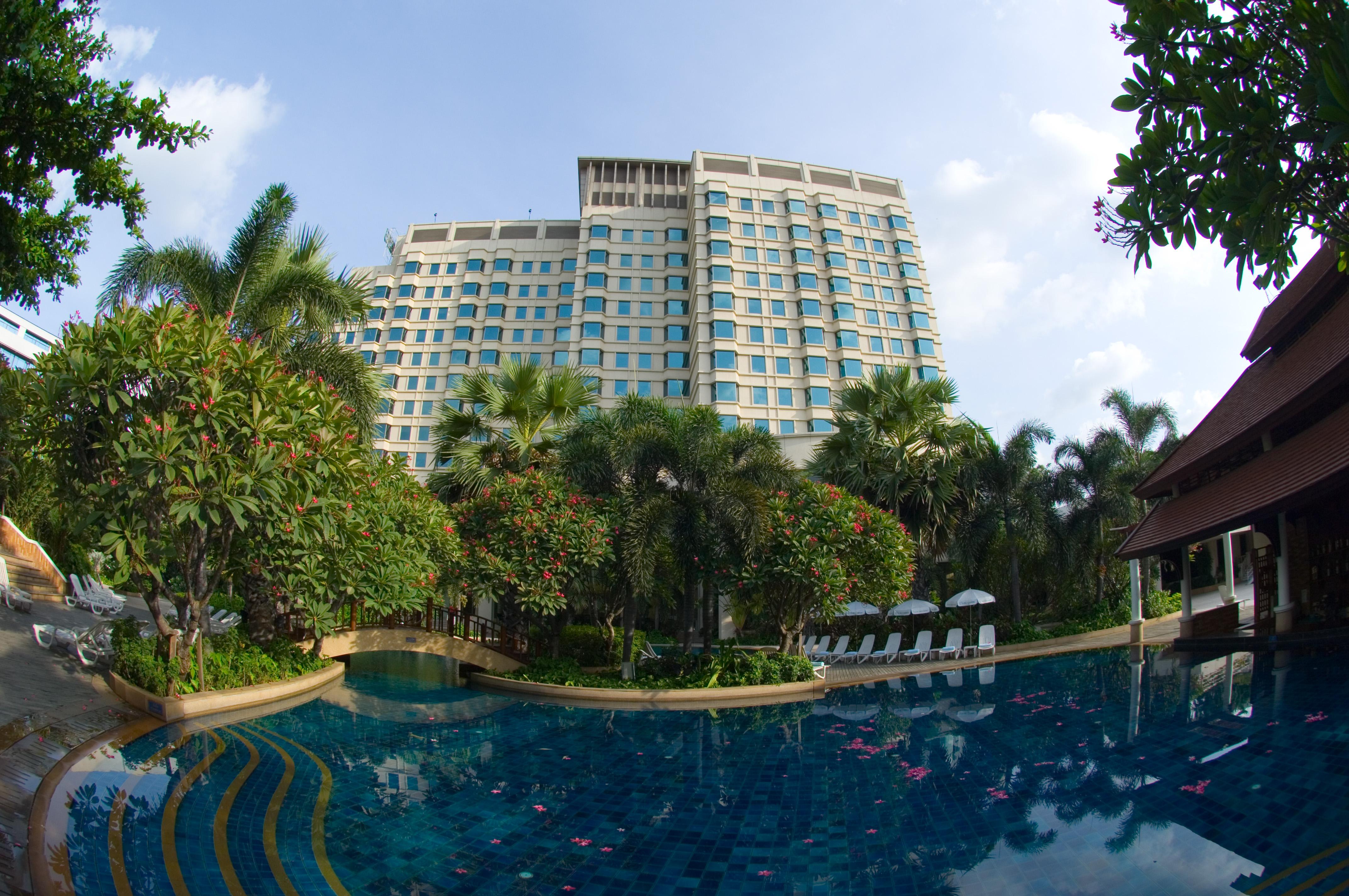 Rama Gardens Hotel Bangkok - Sha Plus Certified Buitenkant foto